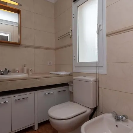 4 Bedroom Villa *