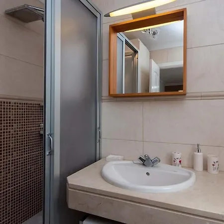 4 Bedroom *