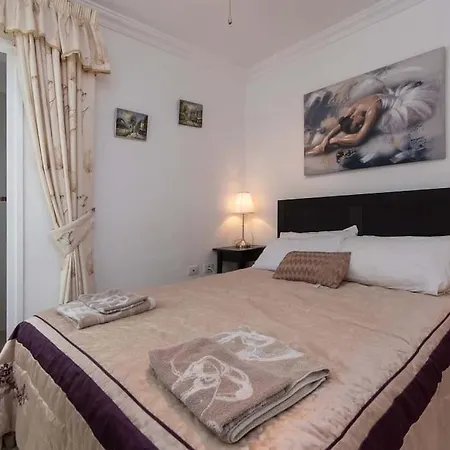 4 Bedroom Villa *