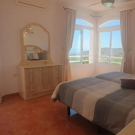 Βίλα Romantica. Wonderful 4 Bedroom Villa. *